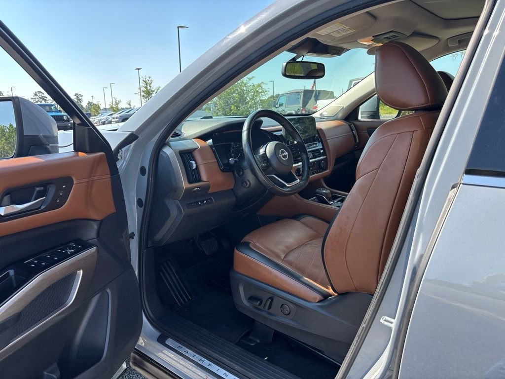 Used 2022 Nissan Pathfinder Platinum w/ Cargo Package AWD/4WD image 39