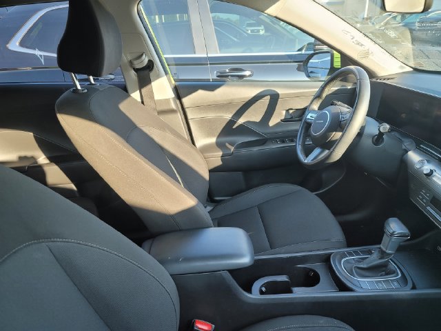 Used 2025 Hyundai Kona SEL FWD image 3