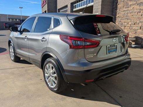 Used 2021 Nissan Rogue Sport S image 3