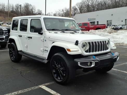 Used 2024 Jeep Wrangler Sahara w/ Technology Group image 5