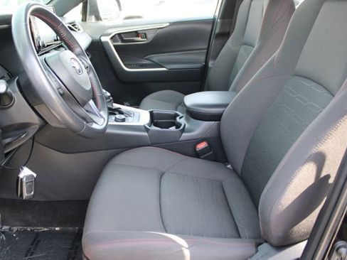 Used 2021 Toyota RAV4 SE w/ Weather & Moonroof Package AWD/4WD image 33