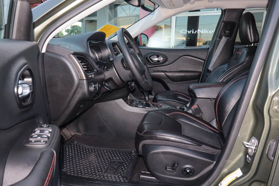 Used 2021 Jeep Cherokee Trailhawk w/ Comfort/Convenience Group AWD/4WD image 7