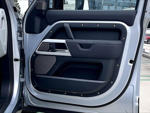 Used 2024 Land Rover Defender 110 S image 28