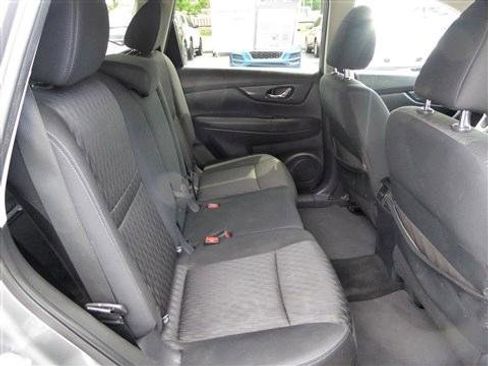 Used 2017 Nissan Rogue SV w/ SV Premium Package FWD image 18