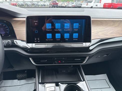 Used 2025 Volkswagen Atlas SE FWD image 16