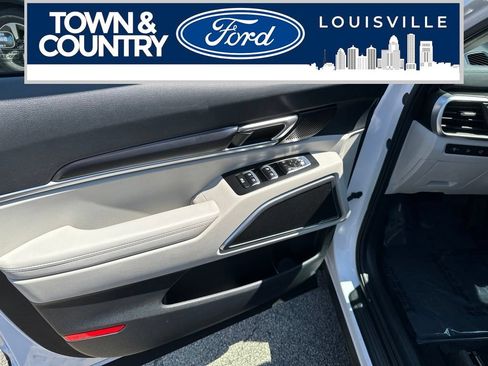 Used 2025 Kia Telluride S FWD image 11