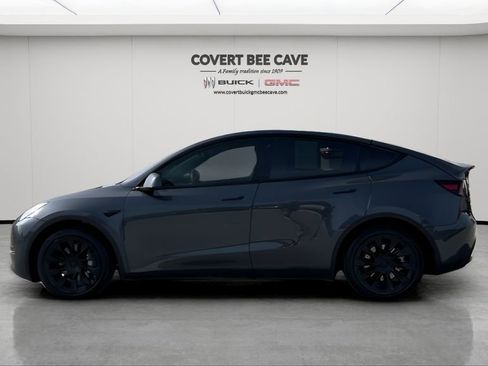 Used 2022 Tesla Model Y Long Range image 5