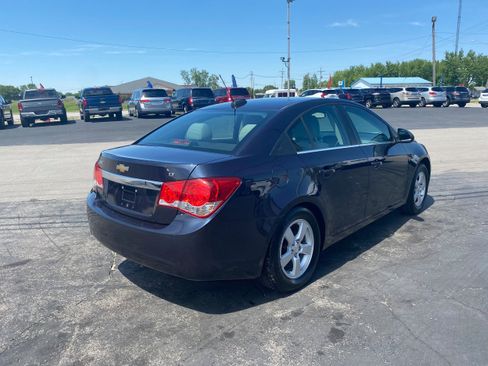 Used 2016 Chevrolet Cruze LT w/ Technology Package FWD image 5