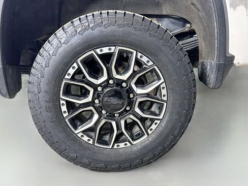 Used 2024 Chevrolet Silverado 2500 LTZ w/ LTZ Convenience Package image 35