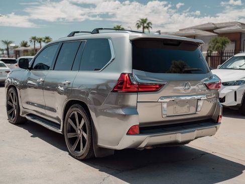 Used 2017 Lexus LX 570 4WD w/ Luxury Package image 4