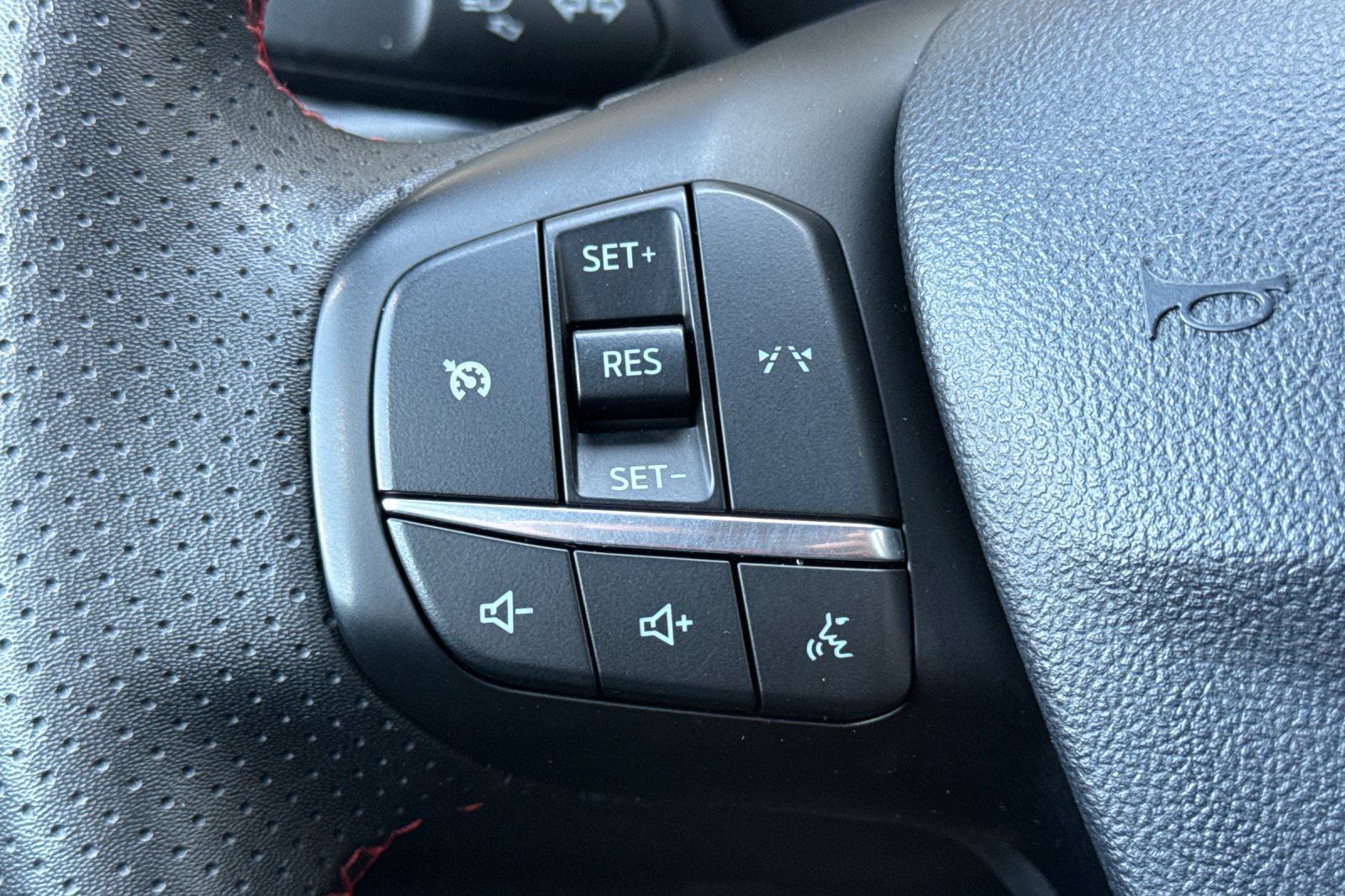 Used 2025 Ford Escape ST-Line FWD image 35