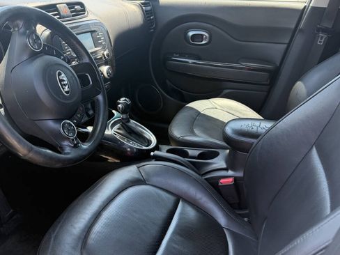 Used 2016 Kia Soul ! FWD image 17