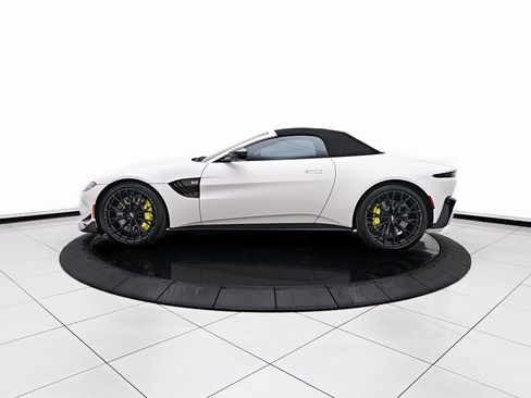 Used 2023 Aston Martin V8 Vantage Roadster image 13
