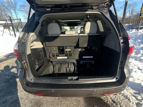 Used 2015 Toyota Sienna Limited image 25