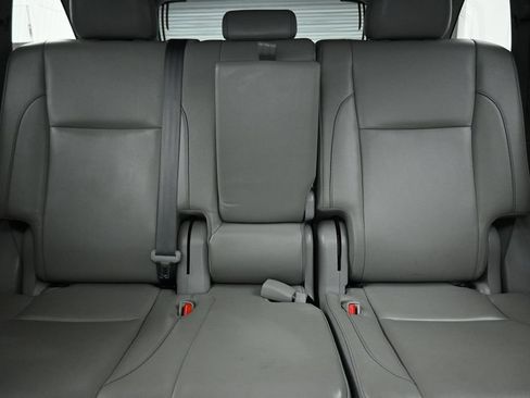 Used 2018 Toyota Highlander XLE w/ Protection Package #3 AWD/4WD image 28