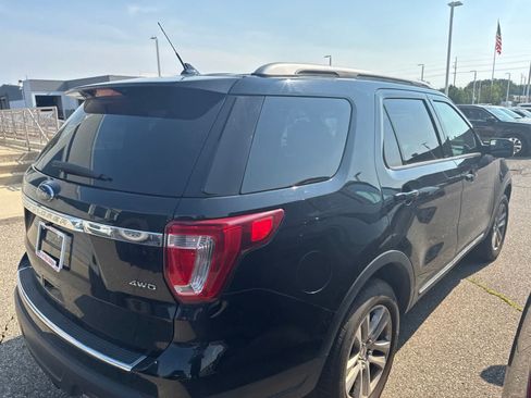 Used 2018 Ford Explorer XLT w/ Equipment Group 202A AWD/4WD image 27