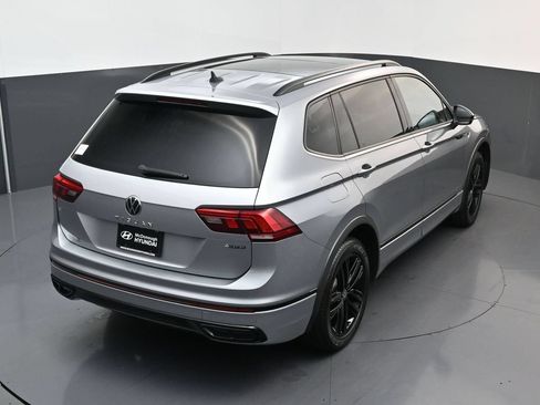 Used 2022 Volkswagen Tiguan SE R-Line AWD/4WD image 17