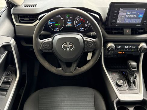 Used 2020 Toyota RAV4 LE AWD/4WD image 15