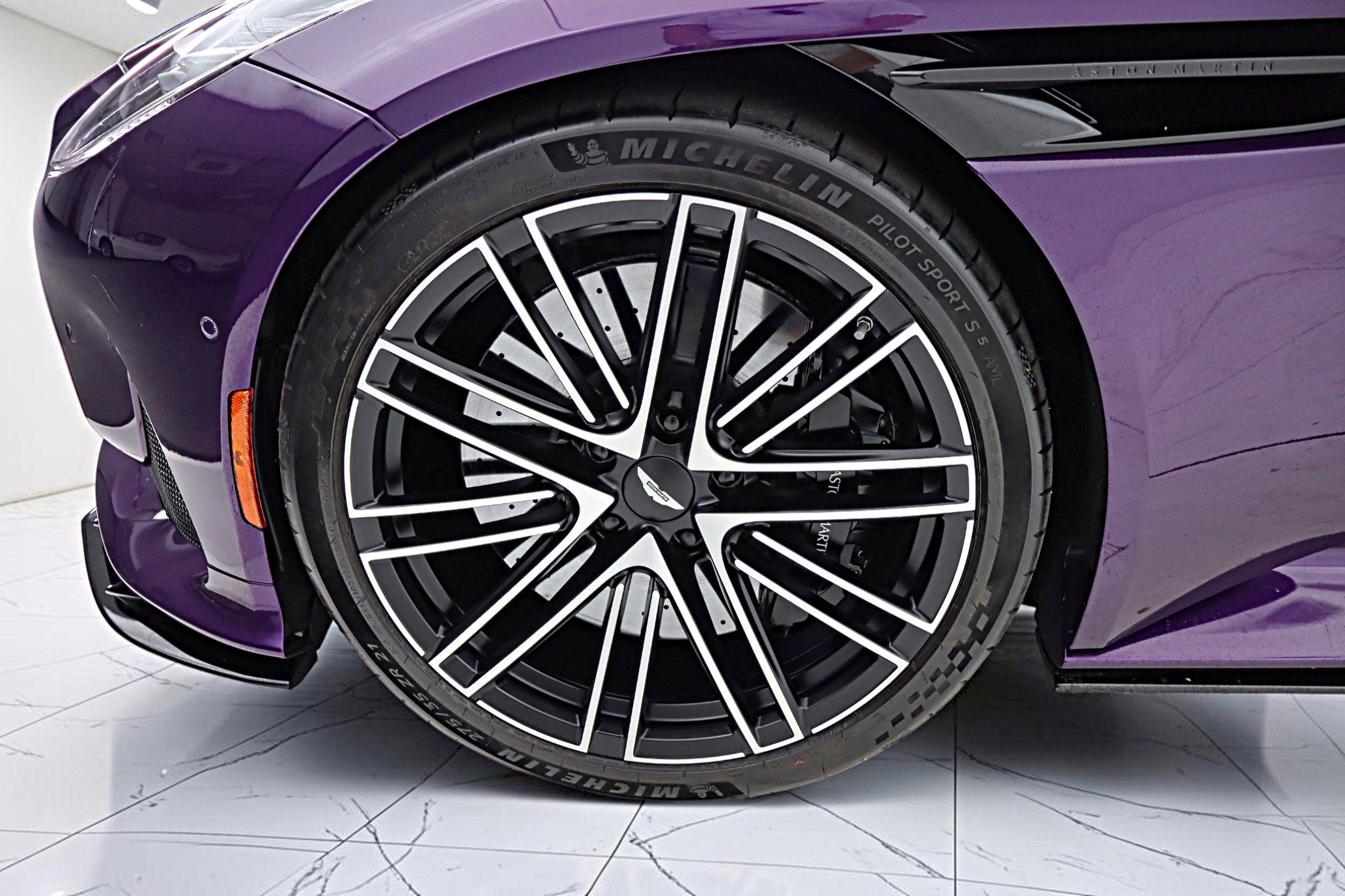 Used 2024 Aston Martin DB12 Coupe RWD image 45