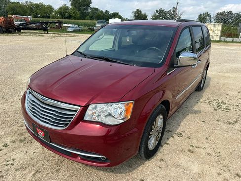 Used 2015 Chrysler Town & Country Touring-L w/ Driver Convenience Group FWD image 2