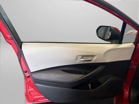 Used 2021 Toyota Corolla LE image 21