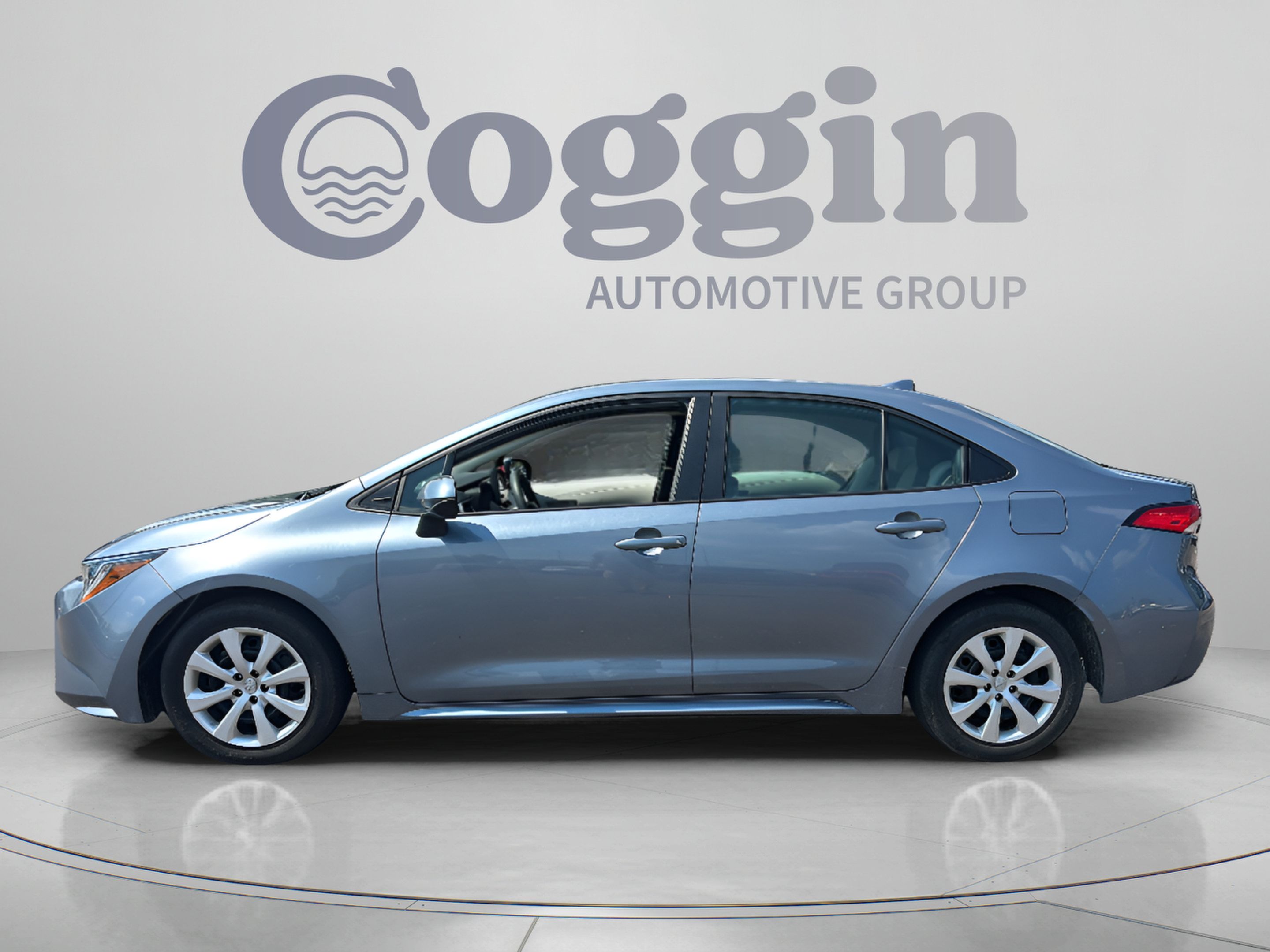 Used 2025 Toyota Corolla LE FWD image 2