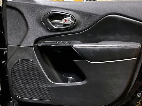 Used 2019 Jeep Cherokee Latitude Plus image 22