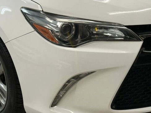 Used 2017 Toyota Camry SE FWD image 4
