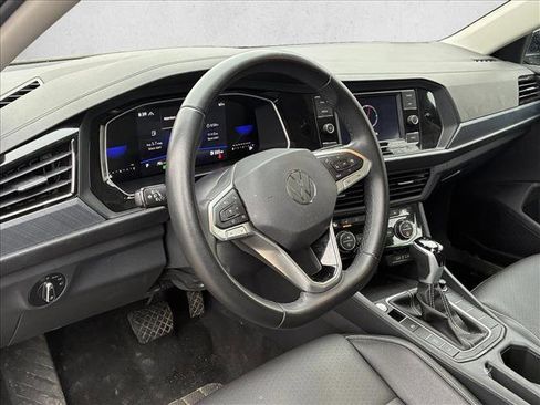 Used 2024 Volkswagen Jetta SE image 10