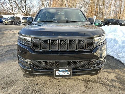 Used 2023 Jeep Wagoneer 4WD image 3