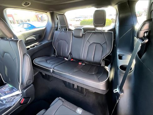 New 2026 Chrysler Pacifica Limited w/ S Appearance Package FWD image 22