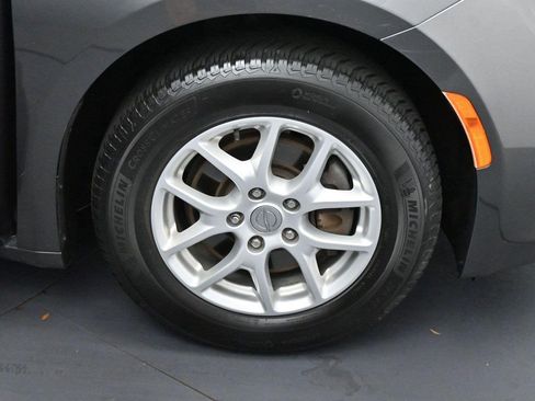 Used 2017 Chrysler Pacifica Touring FWD image 36