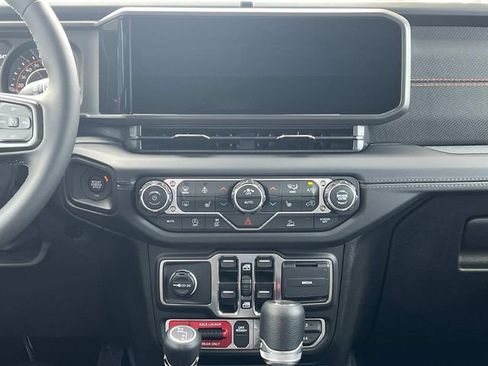 New 2025 Jeep Gladiator Mojave w/ Convenience Group image 16