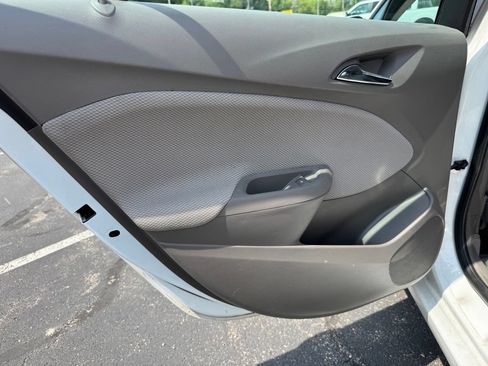 Used 2017 Chevrolet Cruze LT FWD image 13