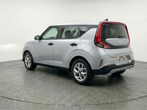 Used 2025 Kia Soul LX w/ LX Technology Package FWD image 6