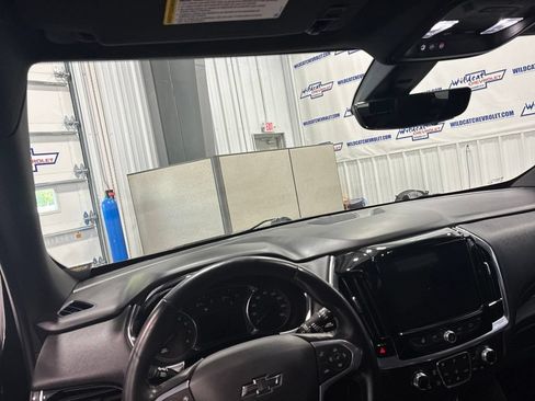 Used 2022 Chevrolet Traverse RS w/ LPO, Floor Liner Package FWD image 2