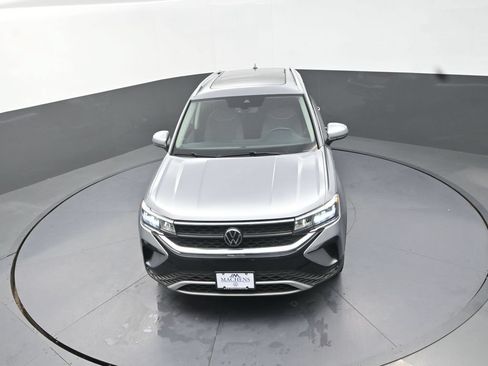 Used 2024 Volkswagen Taos SE w/ Panoramic Sunroof Package AWD/4WD image 15