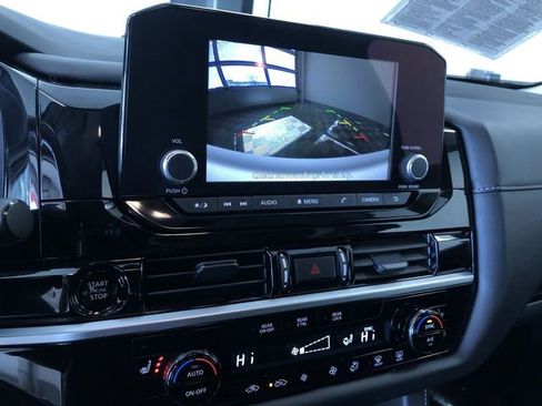 Used 2025 Nissan Pathfinder SV image 27