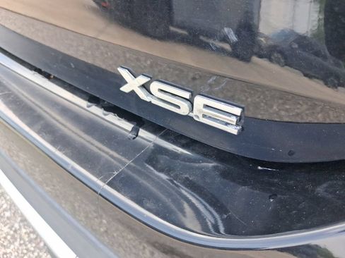Used 2021 Toyota Highlander XSE FWD image 11