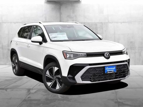 New 2026 Volkswagen Taos SE AWD/4WD image 2