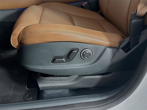 New 2026 Genesis GV70 2.5T Advanced AWD/4WD image 22