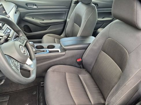 Used 2025 Nissan Altima 2.5 SV FWD image 24