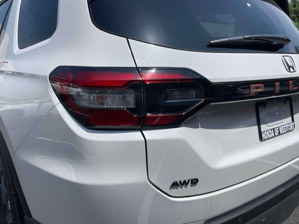 New 2026 Honda Pilot Sport image 10