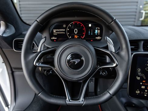 Used 2024 McLaren Artura image 34