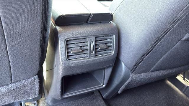 Used 2023 Nissan Rogue S FWD image 11