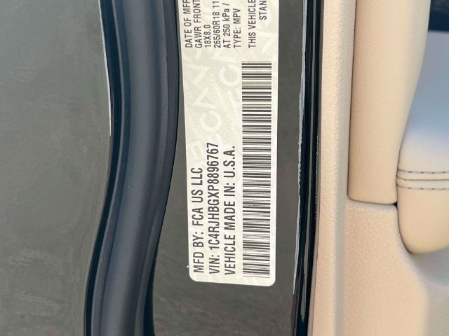 Used 2023 Jeep Grand Cherokee Limited w/ Luxury Tech Group II AWD/4WD image 33
