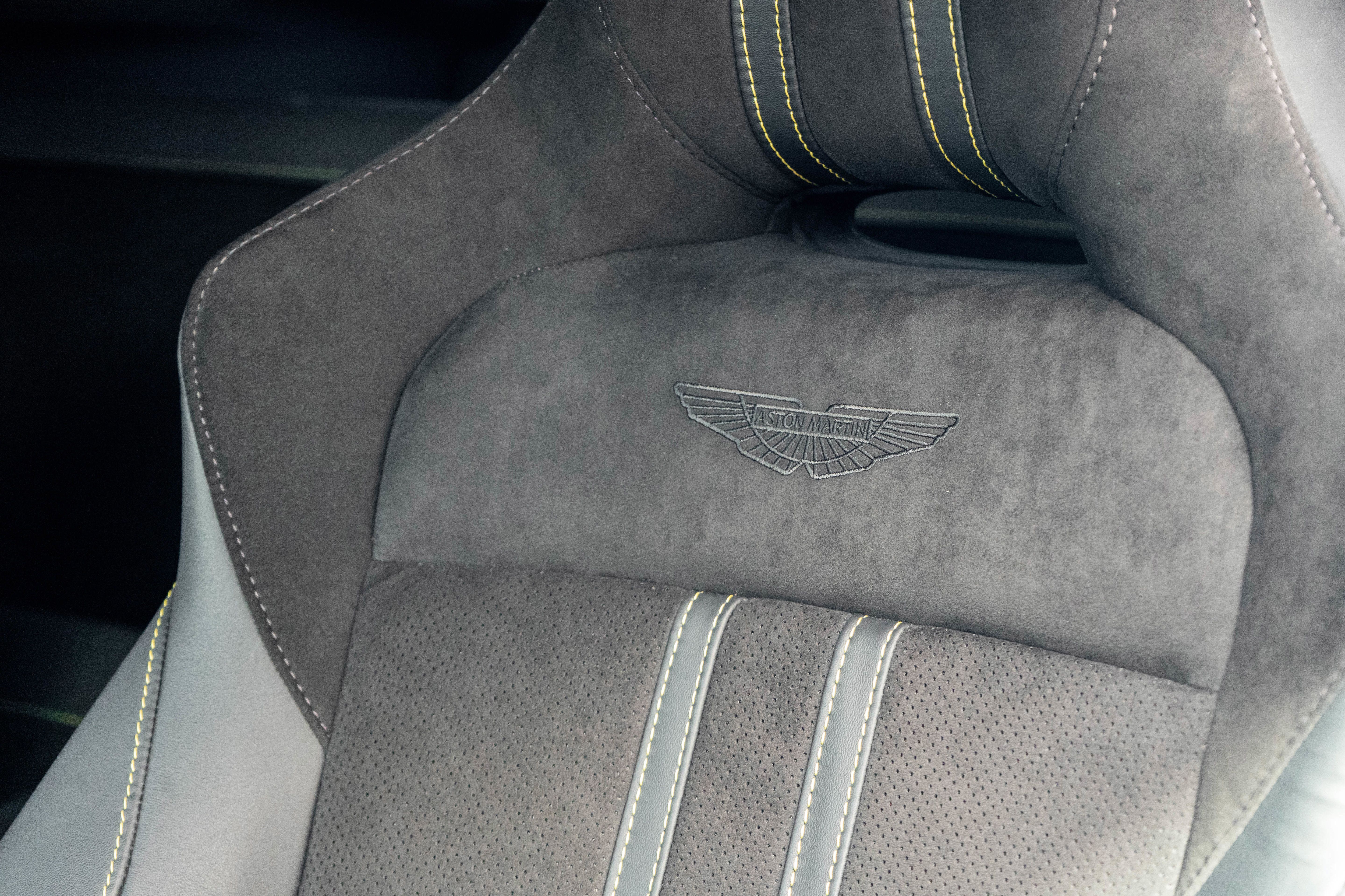Used 2023 Aston Martin V8 Vantage Coupe RWD image 5