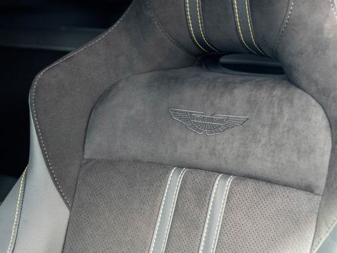 Used 2023 Aston Martin V8 Vantage Coupe image 5