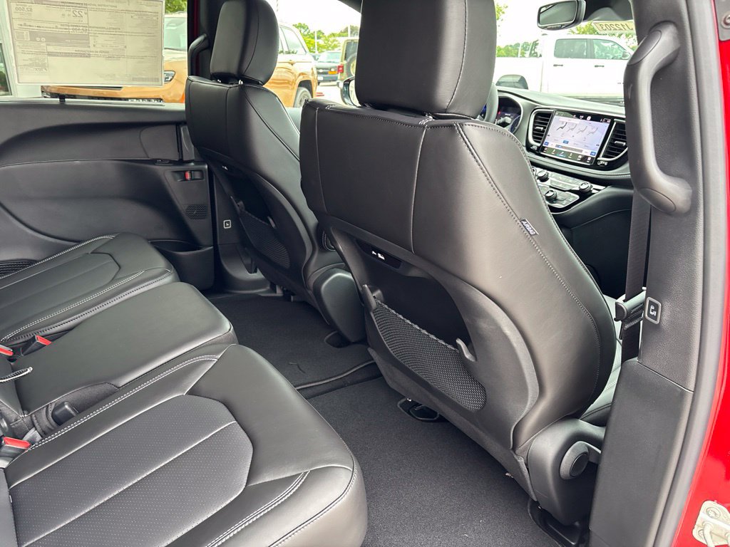 New 2027 Chrysler Pacifica Select FWD image 20