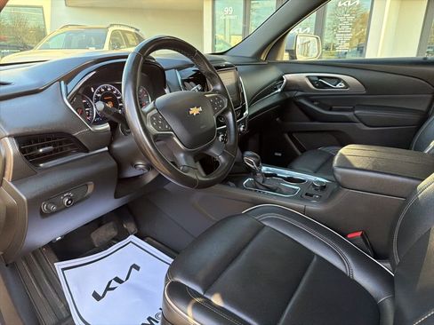 Used 2023 Chevrolet Traverse Premier image 31
